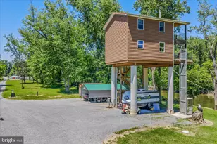 900 Joshua Ln, Berkeley Springs, WV 25411 - Photo 8