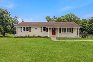34 Morgan Ln, Berkeley Springs, WV 25411 - Photo 2