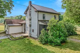 74 Bayberry Ln, Berkeley Springs, WV 25411 - Photo 1