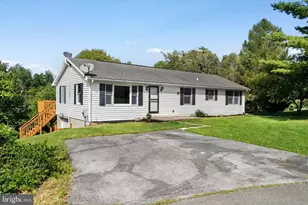 94 Bluejay Ct, Berkeley Springs, WV 25411 - Photo 2