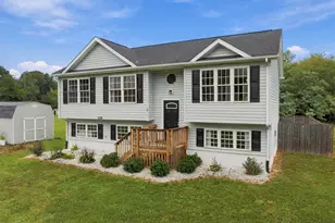 9 Blossom Terrace, Berkeley Springs, WV 25411 - Photo 2