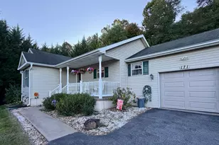 171 Southridge Dr, Berkeley Springs, WV 25411 - Photo 1
