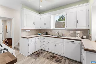 564 N Bath Ave, Waynesboro, VA 22980 - Photo 8