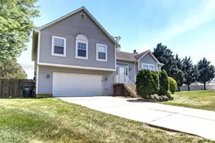 10389 Chamberlin Ct E, Waldorf, MD 20601 - Photo 1