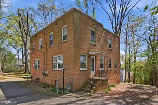 10827 Crest St, Fairfax, VA 22030 - Photo 1