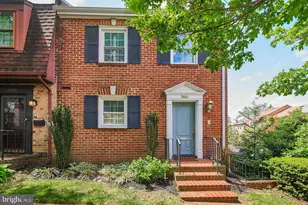 3886 University Dr, Fairfax, VA 22030 - Photo 1