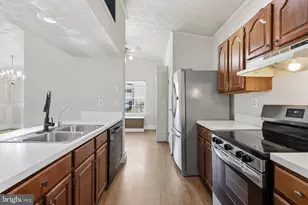 10221 Foxborough Ct, Manassas, VA 20110 - Photo 8