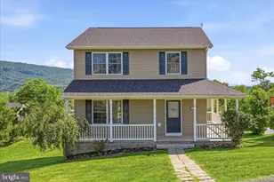 556 Thompson St, Strasburg, VA 22657 - Photo 1