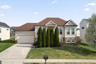 91 Burberry Ln, Charles Town, WV 25414 - Photo 1