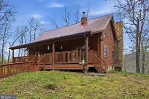 412 Hideaway Ln, Berkeley Springs, WV 25411 - Photo 1