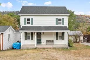 739 Harrison Ave, Berkeley Springs, WV 25411 - Photo 1