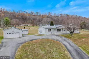 28 Gray Ridge Ln, Berkeley Springs, WV 25411 - Photo 1
