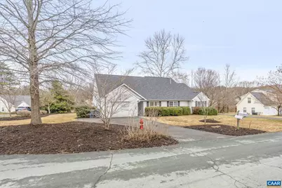 201 Buttercup Ln, Charlottesville, VA 22902 - Photo 2