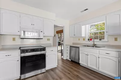 2071 Winterfield Cir, Charlottesville, VA 22911 - Photo 12