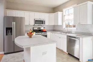 1041 Carrington Pl, Charlottesville, VA 22901 - Photo 6