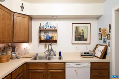 1325 Branchlands Dr #E, Charlottesville, VA 22901 - Photo 8