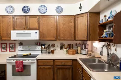 1325 Branchlands Dr #E, Charlottesville, VA 22901 - Photo 6