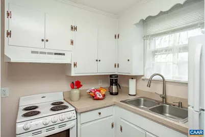 402 NE 13th St, Charlottesville, VA 22902 - Photo 18