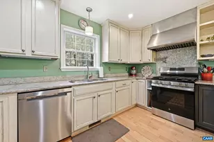 1009 Stonewood Dr, Charlottesville, VA 22911 - Photo 10