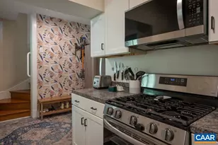 2642 Jefferson Park Cir, Charlottesville, VA 22903 - Photo 10
