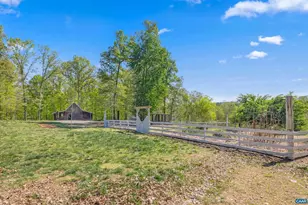 2947 Merrie Meadows Ln, Keswick, VA 22947 - Photo 4