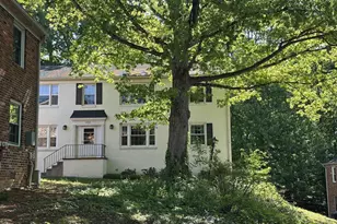 2412 Barracks Pl, Charlottesville, VA 22901 - Photo 10