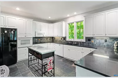 912 King William Dr, Charlottesville, VA 22901 - Photo 14