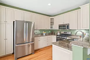1039 Glenwood Station Ln, Charlottesville, VA 22901 - Photo 10