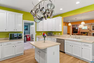 560 Rolling Valley Ct, Charlottesville, VA 22902 - Photo 8