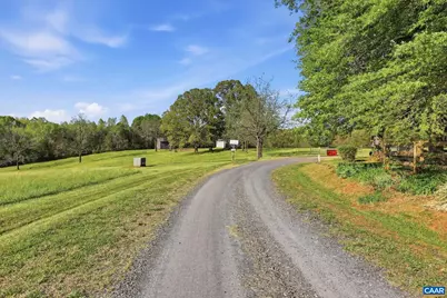334 Pump Rd, New Canton, VA 23123 - Photo 6