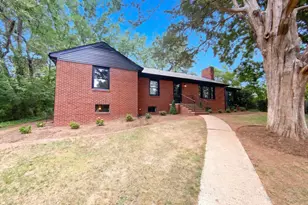 2305 Wayne Ave, Charlottesville, VA 22901 - Photo 2