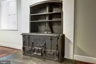 10 W Madison St, Baltimore, MD 21201 - Photo 18