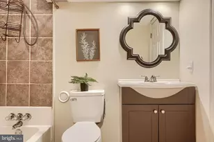 14 E Hamburg Street E, Baltimore, MD 21230 - Photo 18