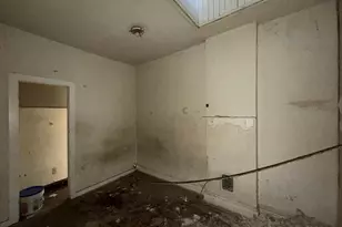 2408 E Oliver St, Baltimore, MD 21213 - Photo 18