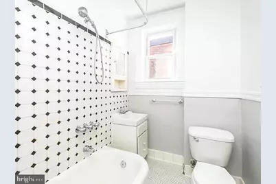 321 E 29th Street E, Baltimore, MD 21218 - Photo 6