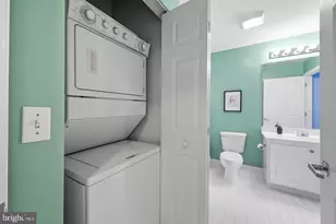 23 Pierside Dr, Baltimore, MD 21230 - Photo 22