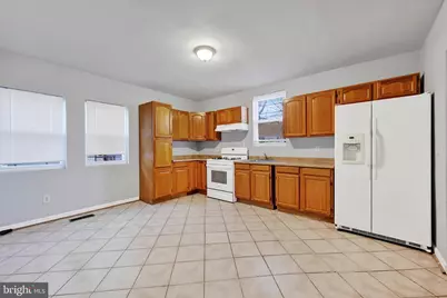 304 S Collins Avenue, Baltimore, MD 21229 - Photo 6