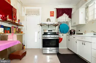 505 E 35th St, Baltimore, MD 21218 - Photo 14