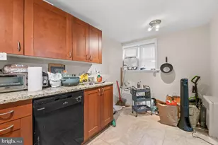 211 E 33rd St, Baltimore, MD 21218 - Photo 32