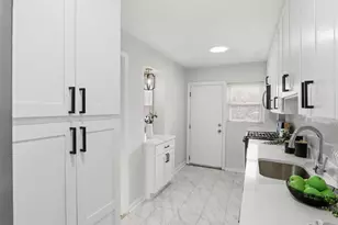 3917 Stokes Dr, Baltimore, MD 21229 - Photo 12