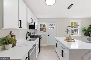 10 Mardrew Rd, Baltimore, MD 21229 - Photo 14