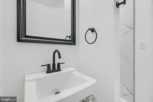 7 S Carrollton Ave, Baltimore, MD 21223 - Photo 28