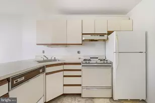 1001 St Paul St, Baltimore, MD 21202 - Photo 8