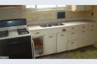 4208 Oakford Avenue, Baltimore, MD 21215 - Photo 10