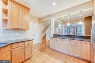 15 Yogurt Ln, Baltimore, MD 21231 - Photo 8