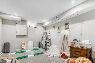 2609 E Fairmount Ave, Baltimore, MD 21224 - Photo 24