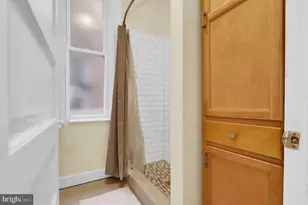 2511 N Calvert St, Baltimore, MD 21218 - Photo 8