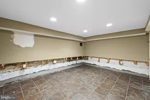 702 W Melrose Ave, Baltimore, MD 21210 - Photo 44