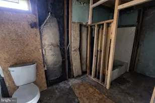 514 E 26th St, Baltimore, MD 21218 - Photo 22