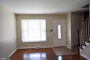 565 Brisbane Rd, Baltimore, MD 21229 - Photo 2